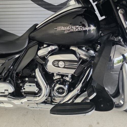 2017 Harley-Davidson® Street Glide® Special Vivid Black thumb 0
