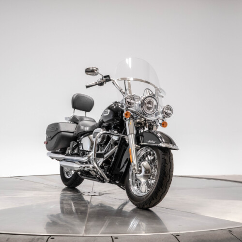 2024 Harley-Davidson FLHCS Heritage Classic 114 in Vivid Black with 5,093 miles thumb 2