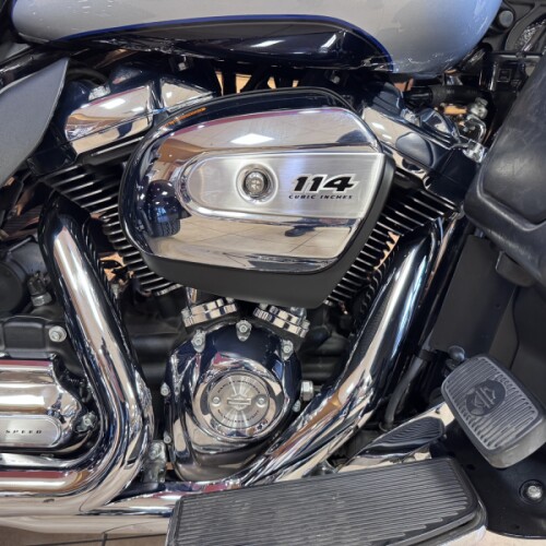 2020 Harley-Davidson® Tri Glide® Ultra Midnight Blue/Barracuda Silver thumb 2