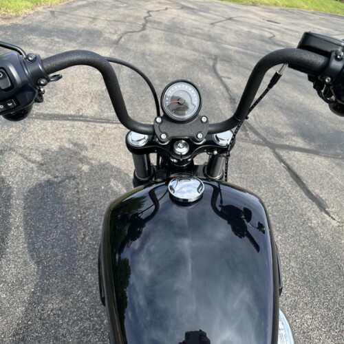 2026 Harley-Davidson® Street Bob® Vivid Black Chrome Laced Wheels thumb 1