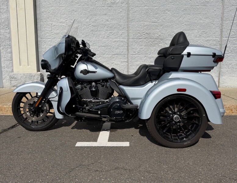2025 FLHTCUTG Tri Glide® Ultra