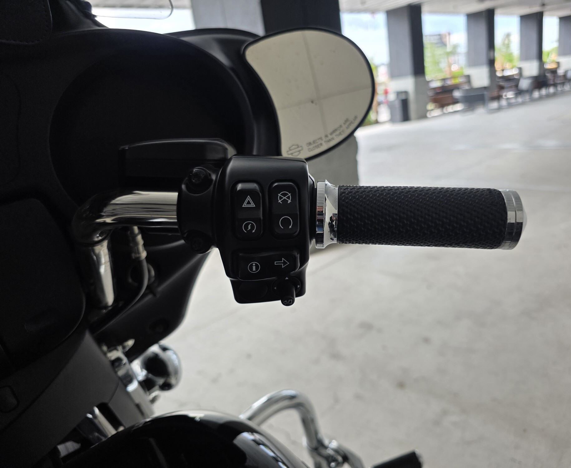 2020 Harley-Davidson® Street Glide® Vivid Black w/ Tour Pak!, photo 14