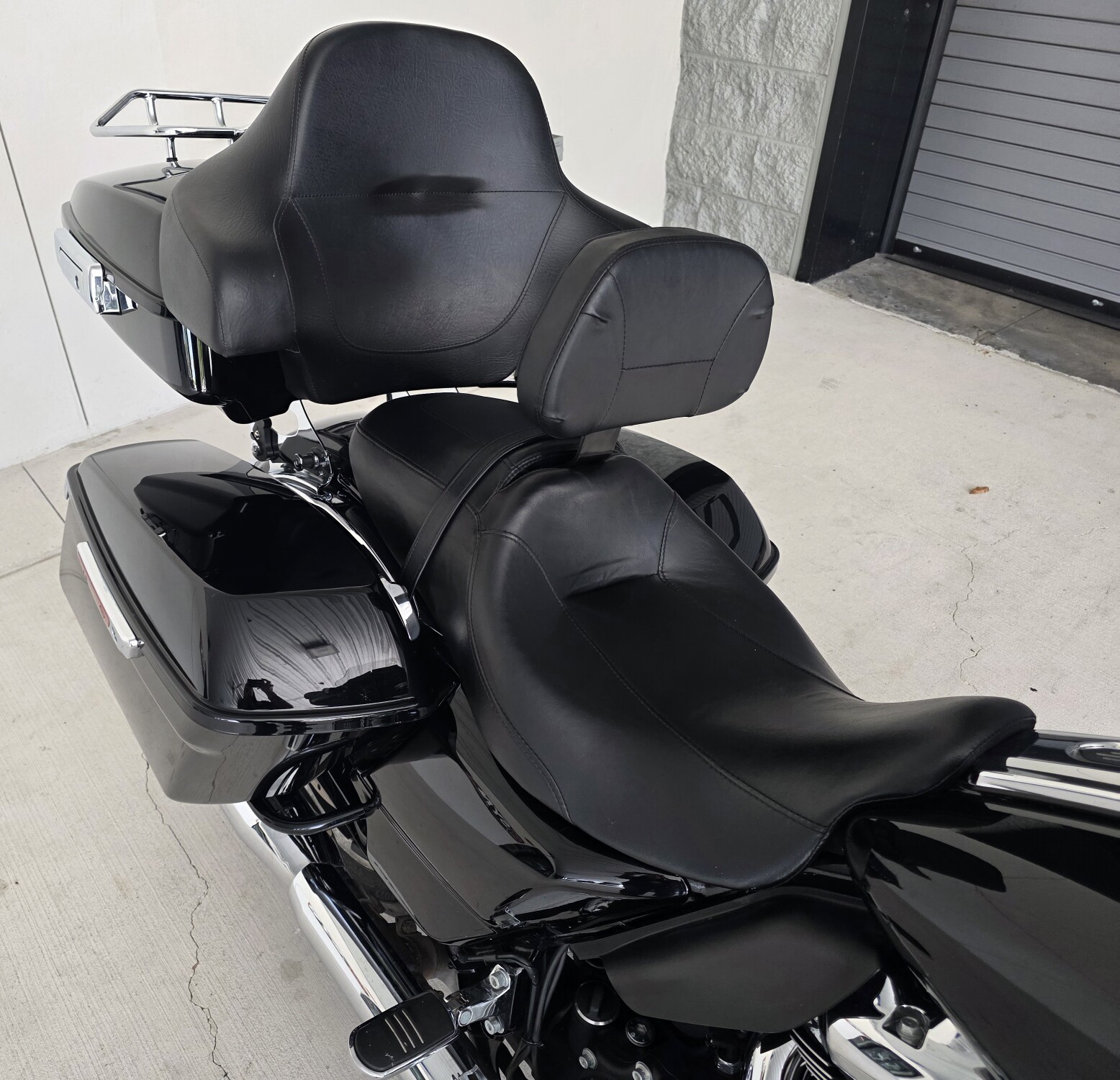 2020 Harley-Davidson® Street Glide® Vivid Black w/ Tour Pak!, photo 6