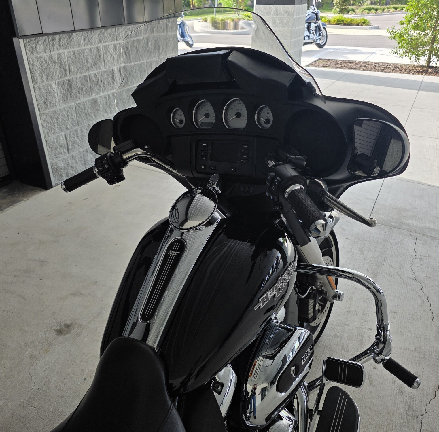 2020 Harley-Davidson® Street Glide® Vivid Black w/ Tour Pak!, photo 7