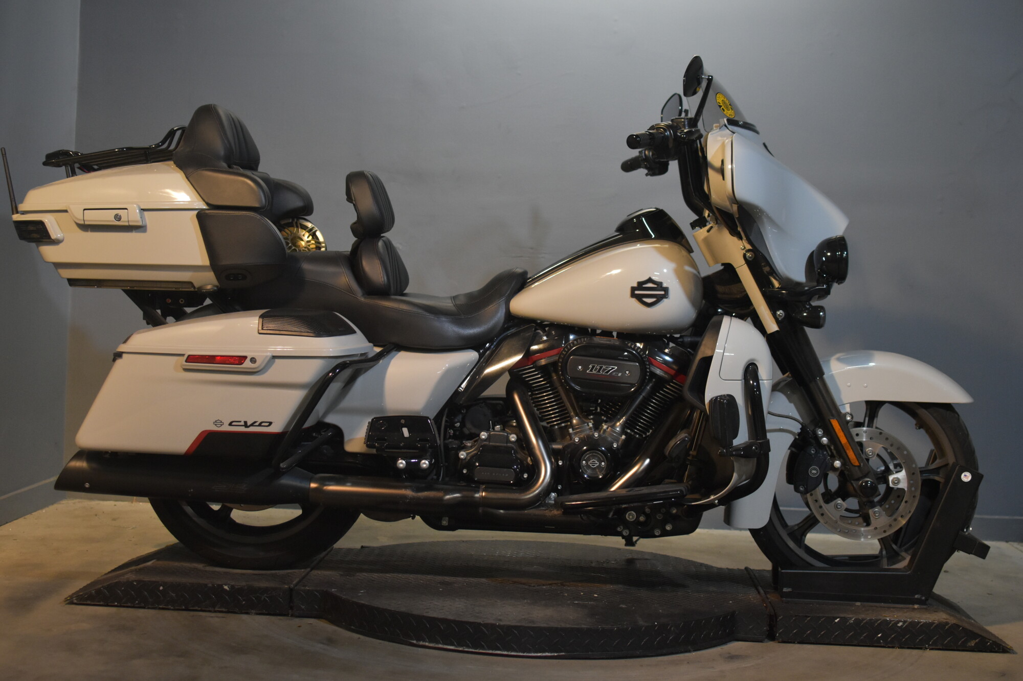 2020 Harley-Davidson® CVO™ Street Glide® FLHXSE | Motown Harley