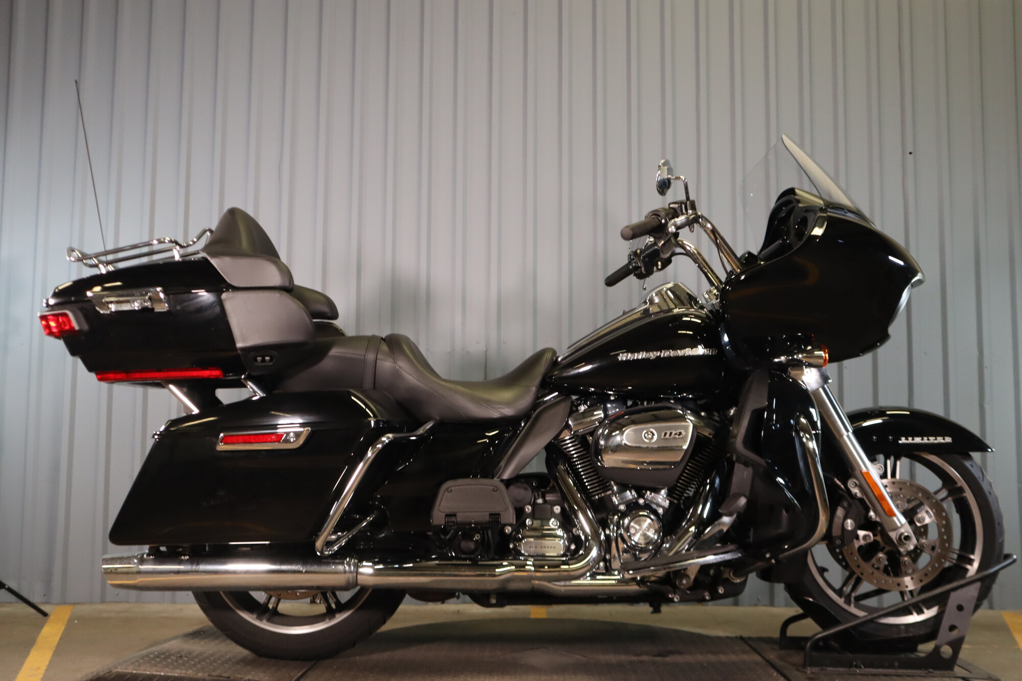 2021 Harley-Davidson® Road Glide® Limited Vivid Black | Patriot