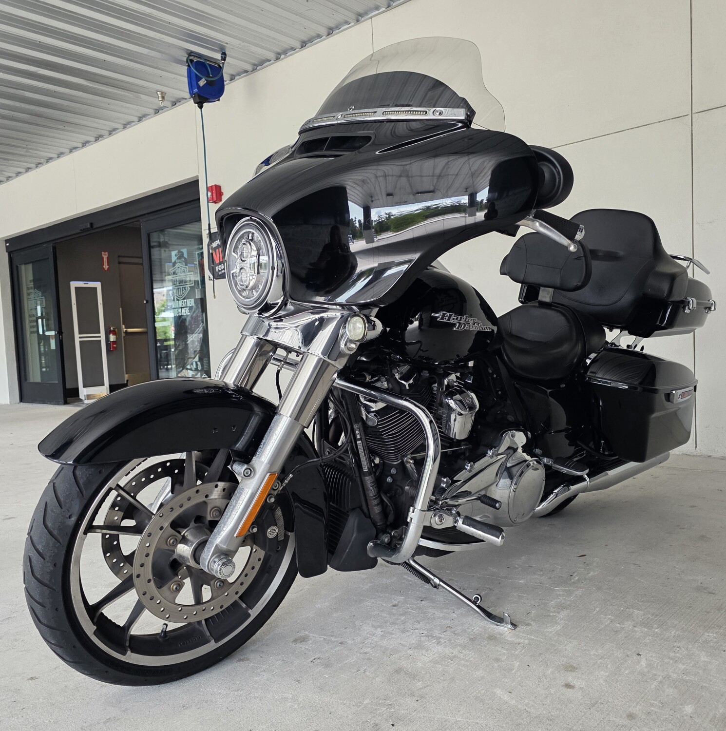 2020 Harley-Davidson® Street Glide® Vivid Black w/ Tour Pak!, photo 12