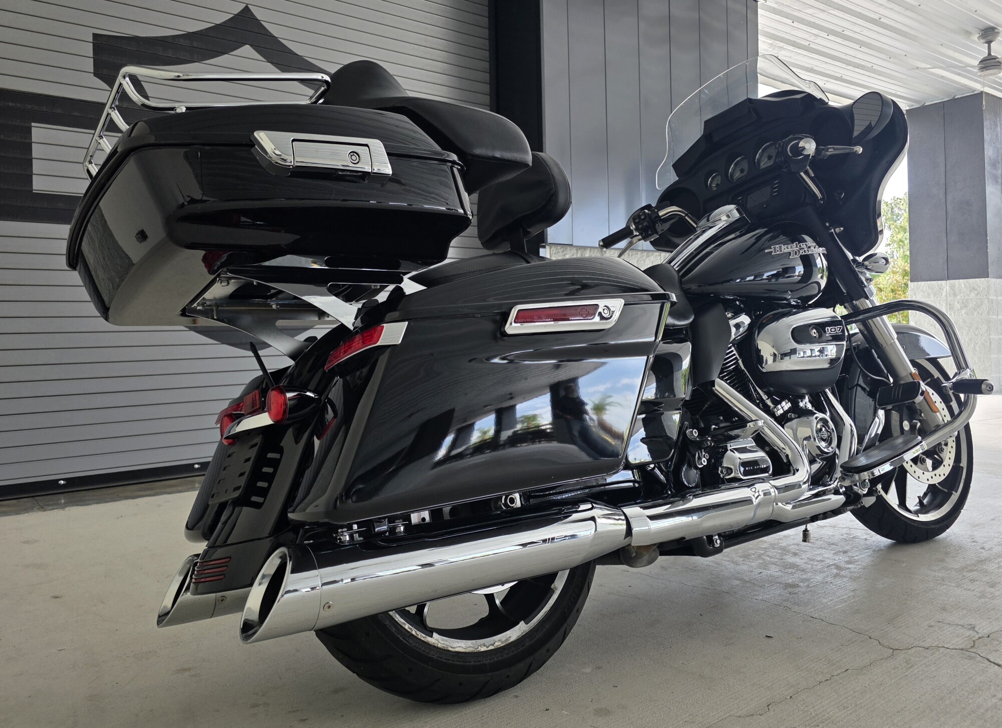 2020 Harley-Davidson® Street Glide® Vivid Black w/ Tour Pak!, photo 8