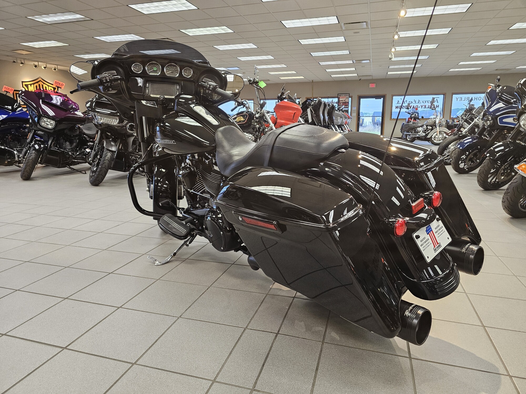 FLHXS 2018 Street Glide® Special, photo 6
