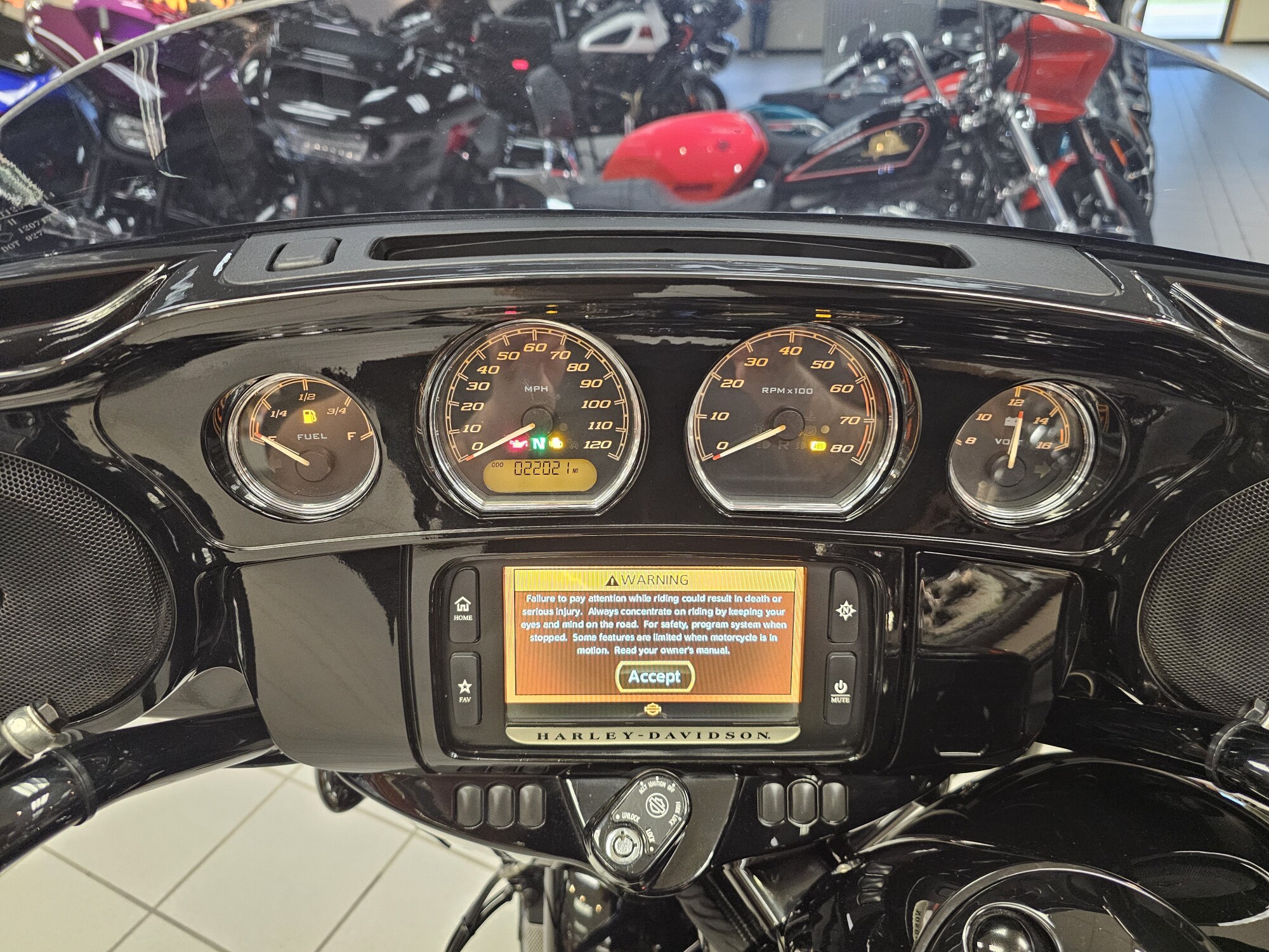 FLHXS 2018 Street Glide® Special, photo 26