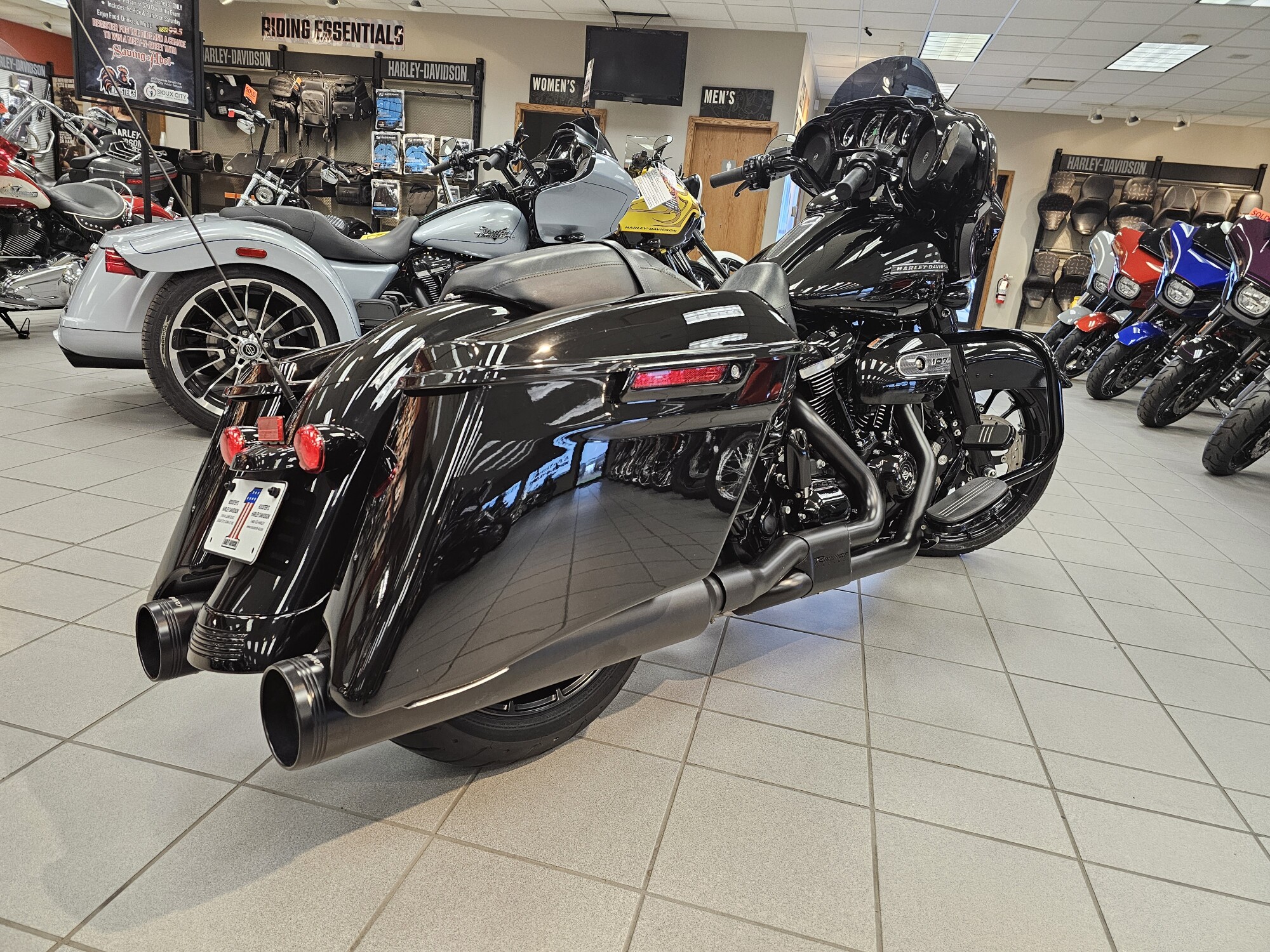 FLHXS 2018 Street Glide® Special, photo 8