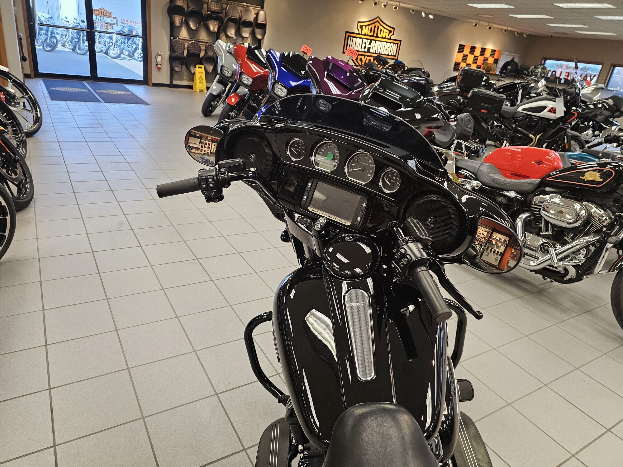 FLHXS 2018 Street Glide® Special, photo 24