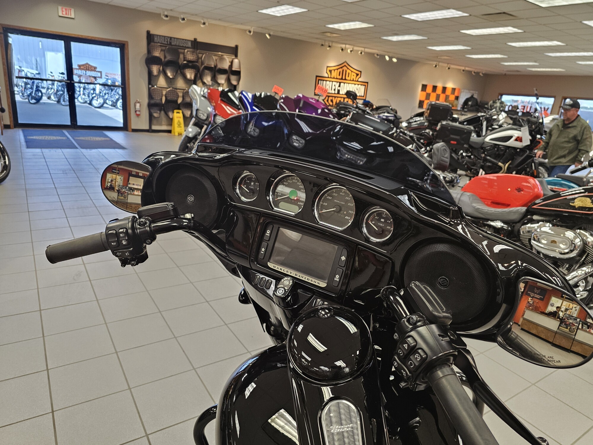 FLHXS 2018 Street Glide® Special, photo 25