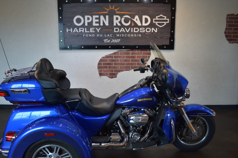 2017 Harley-Davidson® Tri Glide® Ultra Custom Colour Bonneville Blue/Fathom Blue