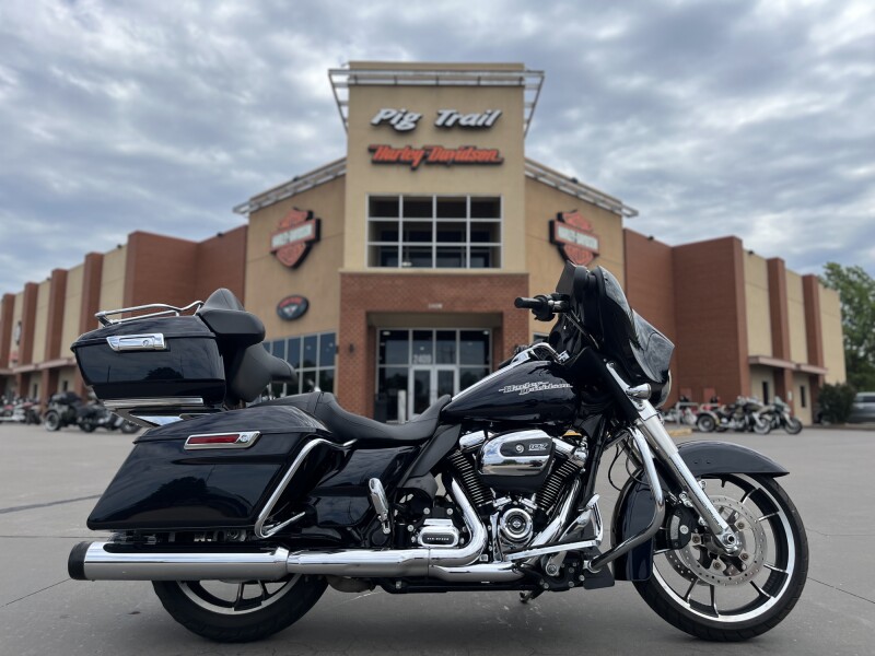 2020 Harley-Davidson® FLHX Street Glide® Midnight Blue 673108