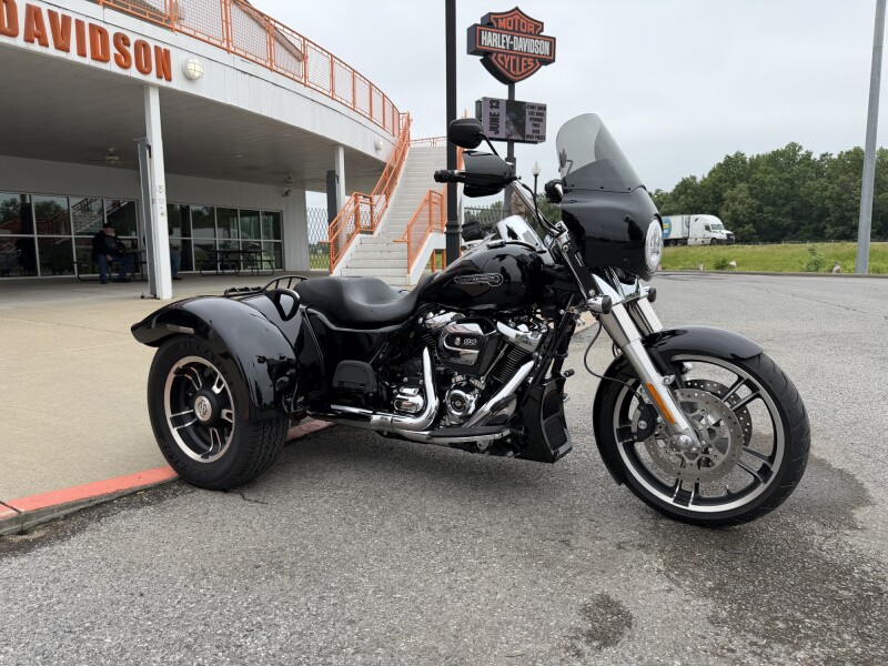 2021 Harley-Davidson® Freewheeler® Vivid Black