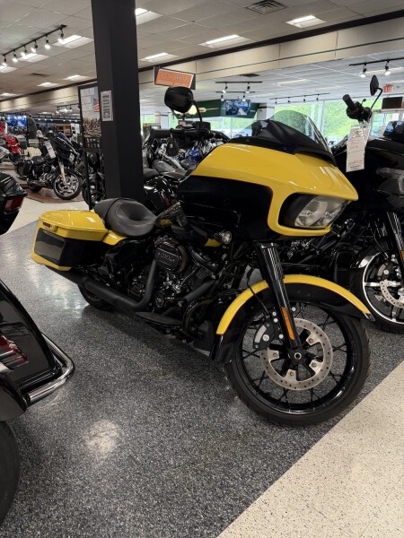 2023 Harley-Davidson® Road Glide® Special Industrial Yellow/Vivid Black - Black Finish