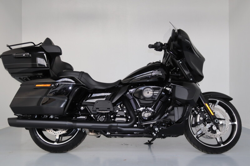2026 Harley-Davidson® Street Glide Limited Vivid Black Black Trim