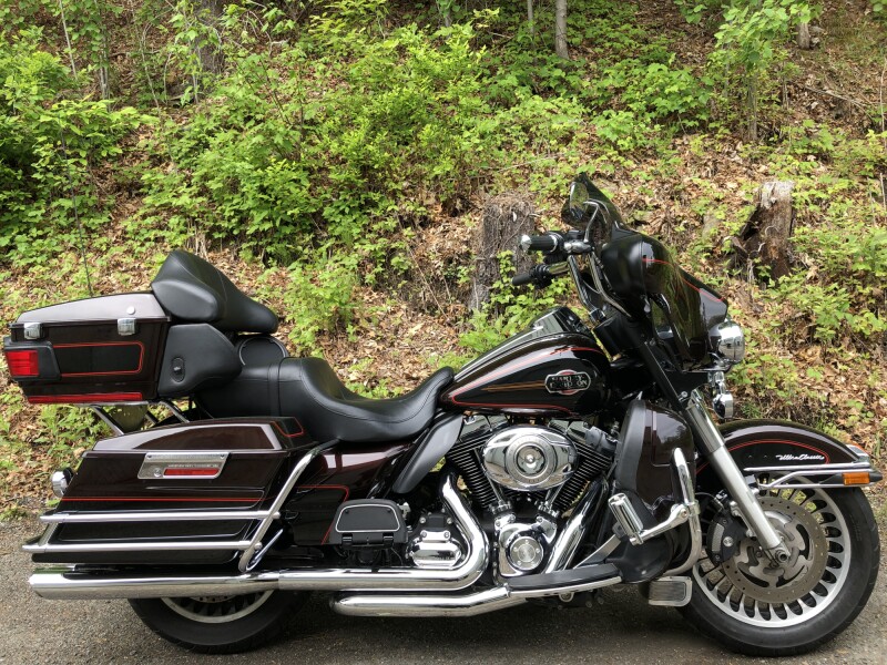 2011 Harley-Davidson® Electra Glide® Ultra Classic® Two-Tone Merlot Sunglo/Vivid Black