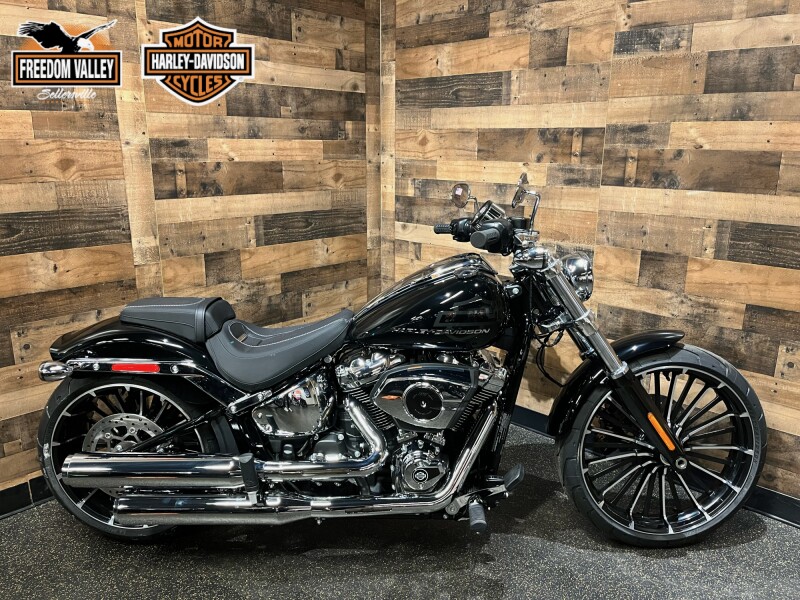 2026 Harley-Davidson® Breakout® Vivid Black Chrome Trim FXBR