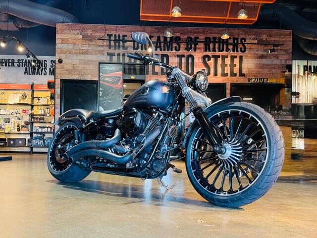MY17 Harley-Davidson Softail Breakout w/ABS (FXSB)