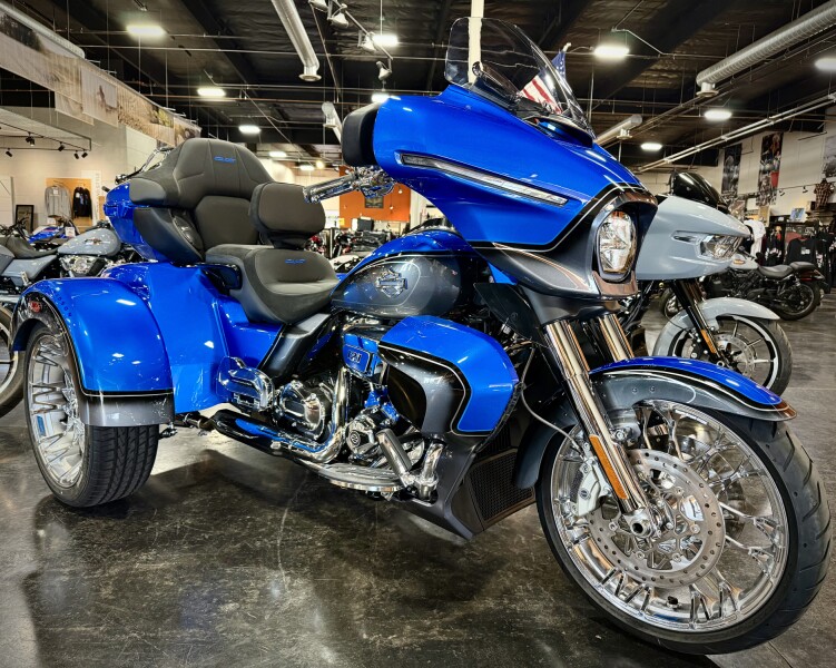 2026 Harley-Davidson® CVO Street Glide 3 Limited Electric Coast CVO Two-Tone