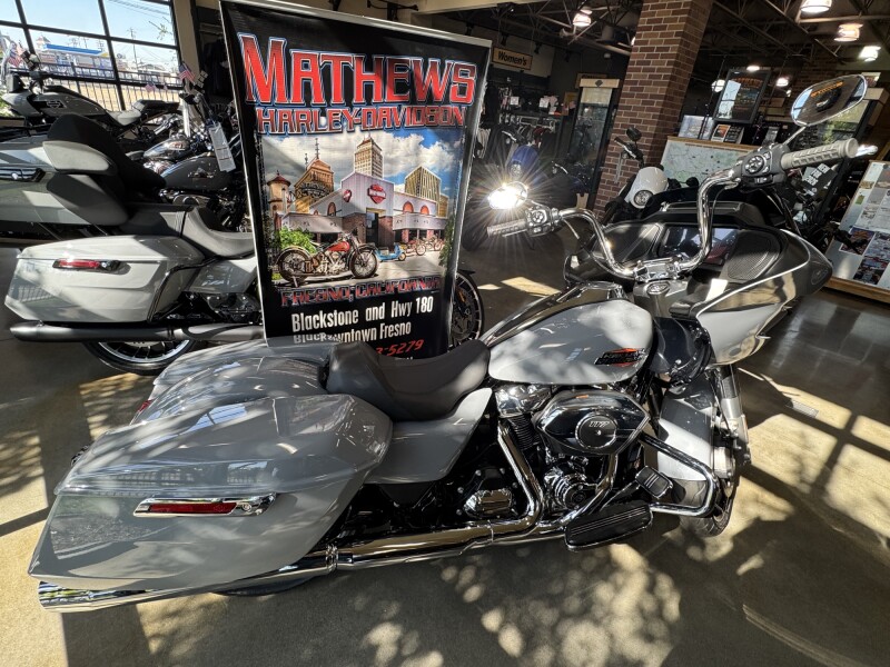 2026 Harley-Davidson® Road Glide® Dark Billiard Gray Chrome Trim