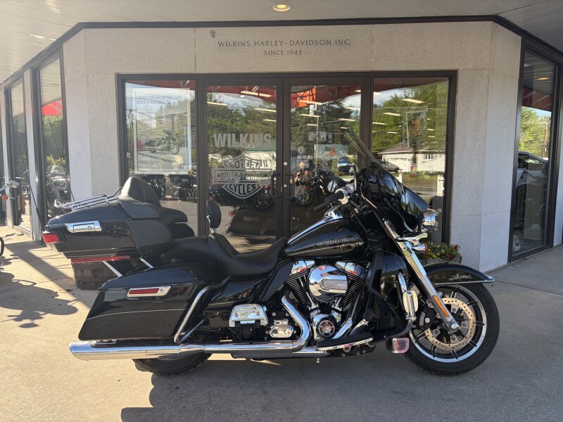 2015 HARLEY-DAVIDSON FLHTK LIMITED in Vivid Black