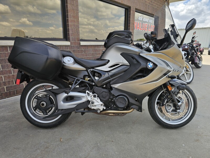 16FT 2016 F 800 GT