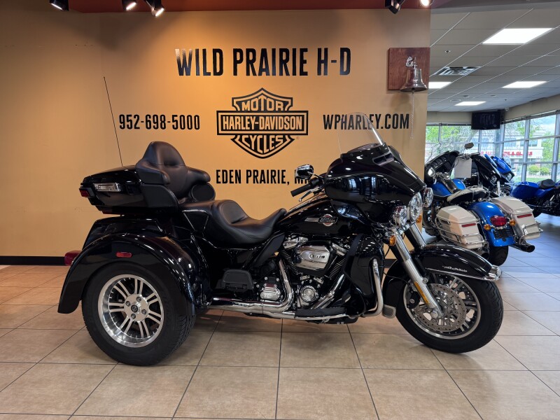 2024 Harley-Davidson® Tri Glide® Ultra Vivid Black
