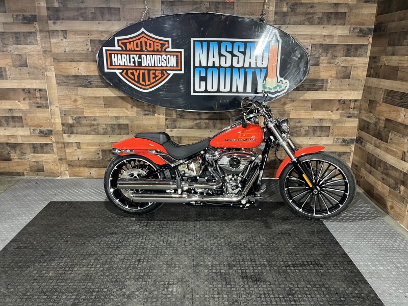2026 Harley-Davidson® Breakout® Blood Orange Chrome Trim