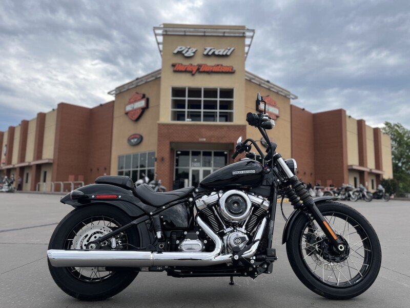 2025 Harley-Davidson® FXBB Street Bob® Vivid Black 039585
