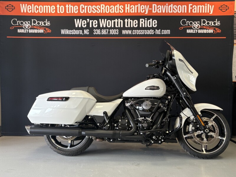 2024 Street Glide White Onyx Pearl Black Motor