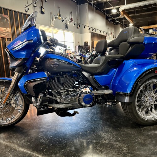 2026 Harley-Davidson® CVO Street Glide 3 Limited Electric Coast CVO Two-Tone thumb 2