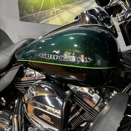 2015 Harley-Davidson® Ultra Limited DEEP JADE/BLK W/ PINSTRIPE thumb 3