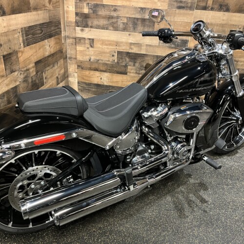 2026 Harley-Davidson® Breakout® Vivid Black Chrome Trim FXBR thumb 2