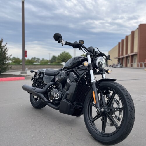 2026 Harley-Davidson® RH975 Nightster® Vivid Black thumb 3