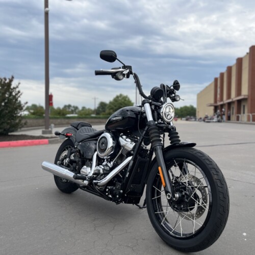 2025 Harley-Davidson® FXBB Street Bob® Vivid Black 039585 thumb 3