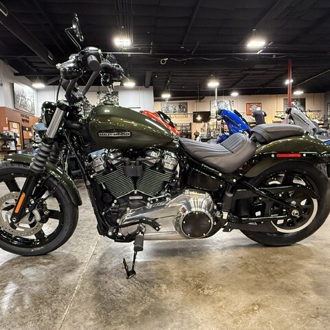 2026 Harley-Davidson® Street Bob® thumb 0