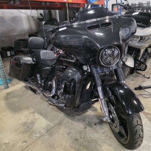 FLHXSE 2017 CVO™ Street Glide® thumb 3