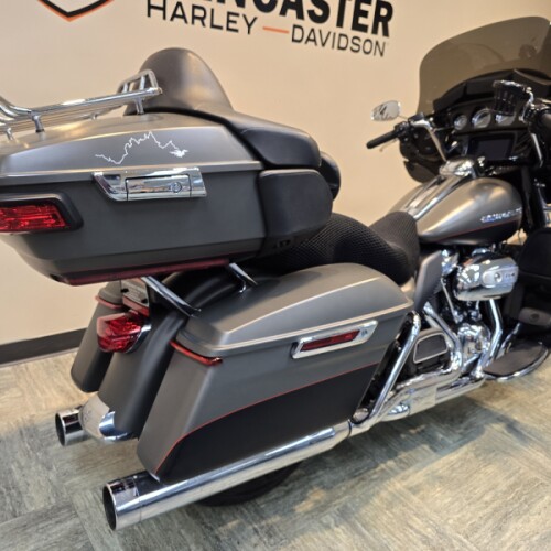 2019 Harley-Davidson® Ultra Limited Industrial Gray Denim/Black Denim FLHTK thumb 3