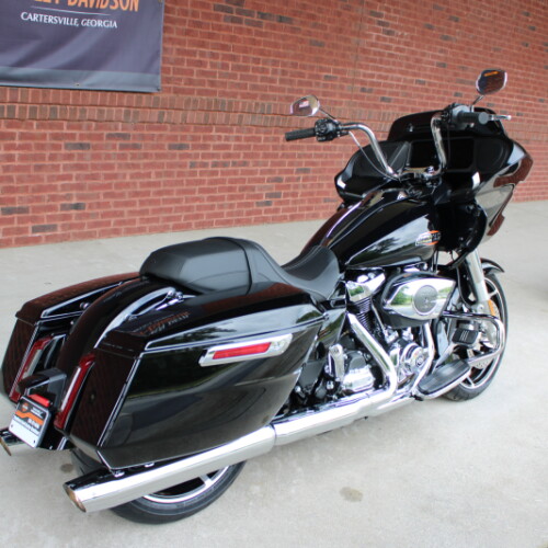 2026 Harley-Davidson® Road Glide® Vivid Black Chrome Trim thumb 2