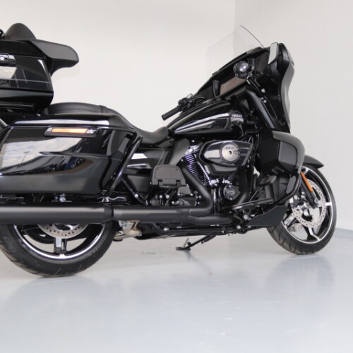 2026 Harley-Davidson® Street Glide Limited Vivid Black Black Trim thumb 2