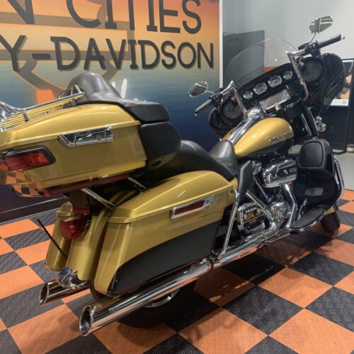 2017 Harley-Davidson Electra Glide Limited FLHTK thumb 3