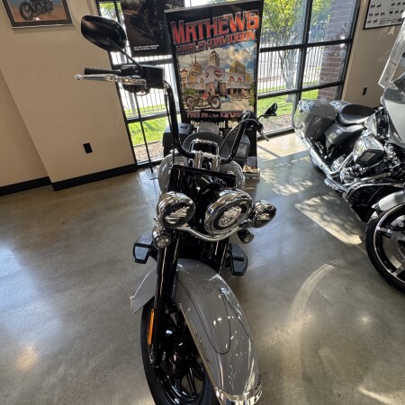 2026 Harley-Davidson® Heritage Classic Dark Billiard Gray Black Cast Wheels thumb 2