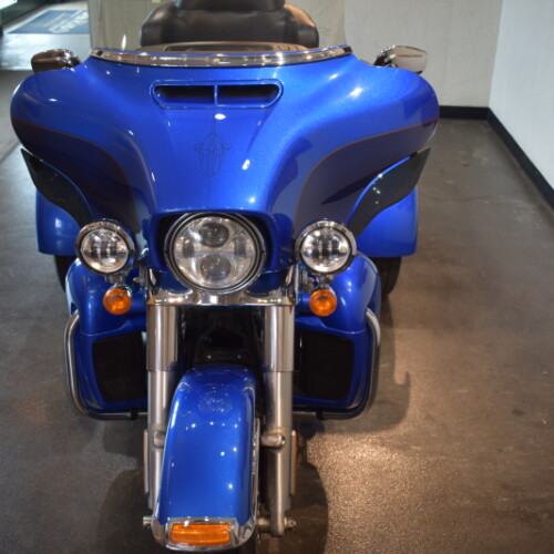 2017 Harley-Davidson® Tri Glide® Ultra Custom Colour Bonneville Blue/Fathom Blue thumb 2