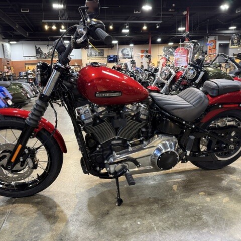 2026 Harley-Davidson® Street Bob® thumb 2