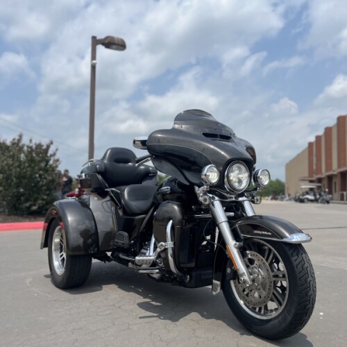 2020 Harley-Davidson® FLHTCUTG Tri Glide® Ultra RVR RCK GRY/BLK 858685 thumb 3
