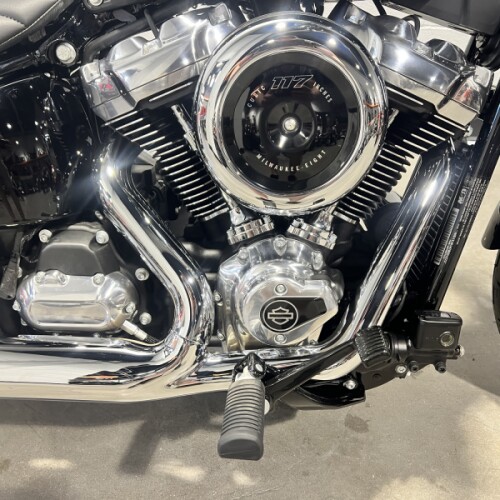 2026 Harley-Davidson® Street Bob® Vivid Black FXBB thumb 0
