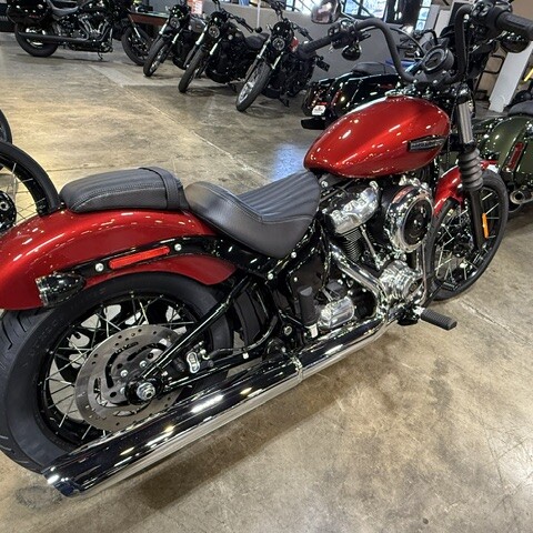 2026 Harley-Davidson® Street Bob® thumb 0